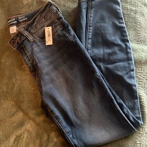 NWT Amazon Essentials Skinny Moulant Size 2 Short